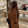 Lüks Eşarp Tasarımcıları Kadın Yeni Geldi Marka Erkekleri Eşarp Kaşmir Kış Eşarpları Uzun Sargılar Erkek Daha Sıcak Kadın Baskı Mektubu Yün Bufanda Hediye Kutusu AAA