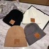 Accueil Designer Beanie L Cap Top Qualité Hiver Hommes En Cuir Étiquette Femmes Chapeaux Tricotés Cadeau De Noël Chapeau Eather Abel