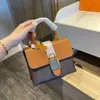 جلدية حقيقية كافيار قفل صليب الجسم كتف الكتف الساخنة نساء السببية Locky Lady Wallet Letter Loompag Totes Girl Top Quality Hasp Handbags Long Squar