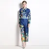 Tweedelige set dames designer bloemenfeest blauwe broeksets 2023 lente herfst lange mouwen revers knop print shirt en wijde pijpen broek vakantiekostuums kantoor dame outfit