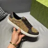 Itália Screener sneakers Mens mulheres sapatos casuais abelha branco sapato de couro liso verde listra vermelha bordado vintage casais treinadores des chaussures dhyt2001