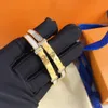 Bijoux de créateurs Argent Bracelets en cuir noir Hommes Bracelet de charme pour femmes Large bracelet à main marron motif de fleur timbre imprimé cadeau de mode 2024 A3
