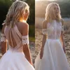 Satin Bohemian Wedding Dress for Brides 2023 Off The Shoulder Lace Halter Boho Bridal Gown med löstagbara ärmar Vestidos de Noiva Robe de Mariee