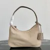 Tasarımcı Omuz Çantası Kadın Zincirleri Çanta Hest Paketi Lady Tote Çapraz Vücut Eşek Naylon Crossbody Çanta Avrupa ve Amerikan Moda Zincirleri Under Equilt Bags