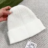 Зимняя вязаная шапочка дизайнерская шляпа шляпа Bonnet Drest Men Men Men Women Brand Brand Вышивая шапки черепа на открытом воздухе лыж