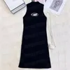 Kvinnor ihåliga västklänningar Stickade linnen Toppar Designer Letter Ärmlös klänning Sexiga T-shirts Kläder för dam