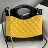 Designer tas hoog niveau retro veelzijdige hand/kruislichaam eenvoudige tas ontgrendelt mode charme cool en schattige mode veelzijdige tas vrouwen maat 18 * 14 cm 01