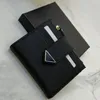 Projektant trójkąt portfel Mały Safffiano skórzany rachunek Dokument Kieszonkowy Karta kredytowa Gniazda Emaliowane metalowe napisy Luksusowa torebka sprzętowa