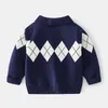 풀오버 소년의 폴로 스웨터 스프링 가을 코트 패션 라운드 넥 코트 탑 소년 의류 어린이 뜨개질 스웨터 2-6 y 231115