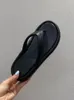 Hausschuhe Koreanische Version von Flip-Flops mit dicken Sohlen für Frauen Sommerurlaub Strandschuhe Flache Sandalen mit Clip-Zehe