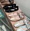 Scarpe da ballo professionali di lusso per balletto di Parigi Stilista Nuove ballerine in raso Piattaforma mm Bowknot Bocca bassa Sandali piatti con scarpa singola