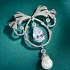 Broches Vintage Style Court élégant zircone médaille broche haute qualité femmes vêtements luxe géométrique perle ornement