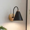 Lampa ścienna Nordic Macaron Prosty czarno -biały zakrzywiony salon sypialnia sypialnia przy przejściu stałe drewno