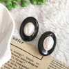 Pendientes de tuerca D043, conjunto de perlas negras redondas doradas a la moda, joyería para mujer de alta calidad