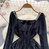 캐주얼 드레스 프랑스 빈티지 헵번 스타일 벨벳 드레스 다이아몬드 스퀘어 목이 긴 소매 데친 작은 검은 색