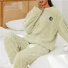 Slaaplounge voor dames Warme pyjamaset voor dames Winternachtkleding Effen fluweel 2-delig broek Thuispak Pluizig Casual pyjama Warme O-hals Nachtkledij zln231115