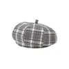 Berets Korean Ins Casual Plaid Beret Top plat pour femmes au printemps et à l'été Painter polyvalent Fashion Simple Fashion