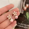 Boucles d'oreilles coréennes mignonnes en perles de fraises pour femmes et filles, fleur douce, fruits de pêche, clous d'oreilles de tempérament, bijoux à la mode 2023