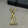 Snidande broscher designer stift kläder silver guld färg linjer mässing bokstäver metall is ut cjeweler damer kvinnor eleganta kläder strass brosch zb041 f23