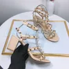 Cuero Tacón alto mujer de lujo Sandalias de tiras remache tacón alto Vestido hombre Zapato diseñador Alfabeto señora toboganes piscina exterior zapatilla