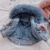 Giacche invernali neonata calda giacca di jeans spessa pelliccia con cappuccio bambina bambina tuta sportiva del bambino giacca di jeans cotone bambini ragazzi parka bambini J231115