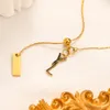 Luxo feminino letra de letra pingente designer de designer gargantilha garotas românticas colar de 18k colar de festas de casamento de ouro jóias de presente de família 42+5cm