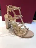 vrouw Lederen Strappy designer Sandalen luxe klinknagel platform hak hoge hak Echte man slipper Bruiloft Zwarte zomer schoen zwembad glijbaan snelle verzending