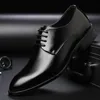 Klädskor zapatos informales de hombre casual läder för män svart cuero man mode zapatillas 2023 sko