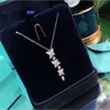 39ih Pendant Necklaces Ism Asymmetric Four Leaf Flower Necklace with Diamonds for Women Clavicle Bone Butterfly High Edi