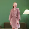 Vêtements de nuit pour femmes femmes automne court sommeil Robe velours doux confortable maison vêtements à manches longues quotidien déshabillé chemise de nuit loisirs peignoir