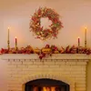 Decoratieve bloemen herfst bessenkrans kerstboom kunstmatige Navidad feest muur deur raam open haard trap cirkel bloem vakantie