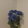 Fleurs décoratives Artificielle Vintage Bleu Rose Tenant Le Bouquet Home Decore Articles D'ameublement De Bureau Accessoires De Tir Saint Valentin