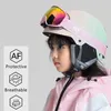 Skidhjälmar Ski snowboardhjälm Män kvinnor Kids Integraltgjutna ultralätt andningsbara skidhjälm CE-certifiering Snow Safety Helmet 231116