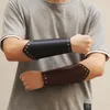 منصات الركبة 1pc من الجلود في العصور الوسطى سلاسل الشرير درع باركر باراكر أزرار أزرار أزرار Arm Cuff 2023