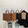 Tasche 26 % RABATT Designer Online Promi-Stickerei Einkaufstasche mit großem Fassungsvermögen neue High-End-Modebrief-Umhängehandtasche mit einer Schulter