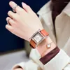 Armbandsur läder mode quartz elegant handklocka för kvinnor unika design lyxiga damer klocka