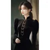 Vêtements ethniques 2023 Style chinois élégant français rétro noir velours robe à manches longues automne et hiver dame sexy cheongsam