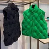 BottegassVenetas Chaquetas de plumón tejidas de alta calidad Chaleco tejido verde de marca de moda para hombres y mujeres con el mismo estilo pareja cuello alto engrosamiento diseño de nicho nuevo