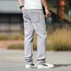 Jeans pour hommes 2023 Marque d'été Droite Lâche Mince Simple Vêtements de sport Léger Coton Stretch Gris clair