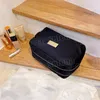 Designer Womens Traveling Makeup Bag Wash Handväska Polyester Double dragkedja stor kapacitet Kosmetiska väskor toalettartiklar