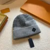 デザイナーブランドニットウェアキャップ冬のカシミアキャップレディースラグジュアリーぬいぐるみ厚い温かいニットハットユニセックスカジュアルコントラストスキーニット帽子sdlx
