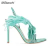 Новые сандалии оперения женская высокие каблуки танцевальная обувь пера хрустальная лодыжка свадьба Летняя взлетно -посадочная полоса роскошная бренд женщина 230406