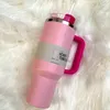 Pink Flamingo 40oz Quencher H2.0 Kaffemuggar koppar utomhus camping rese kar kopp rostfritt stål tumlers koppar silikon handtag valentins dag present gg1117