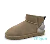 Klassiska korta minikvinnor Keep Warm Man Womens Plush Casual Chestnut Winter Women Shoes Designer Ankel Booties