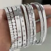 Bangle Waterproof White Cubic Zirconia Armband Rostfritt stål Öppet armband 18K Guldpläterad smycken Fabrik Grossistanpassning 231116