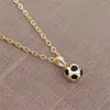 Collane con ciondolo Simpatica collana con ciondolo da calcio 3D per uomo Donna Catena da calcio clavicola Girocollo Maglione Amante dello sport Gioielli Regali