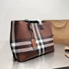 Designer Burberriy Sac Classique Femmes Sac fourre-tout à bandoulière Rayé Grande capacité Messenger Fourre-tout Mode Horseferry Plaid Sac à main célèbre Lady Designer Portefeuille 001 #