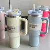 Redo att levereras i USA Pink Winter Red Quencher Tumblers H2.0 40oz rostfritt stålkoppar Silikonhandtag Lock Straw 2nd Generation Car Mugs Vattenflaskor 20 Färg 429