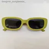 Солнцезащитные очки 2023 Маленькие солнцезащитные очки в прямоугольной оправе Желе цвета UV400 Защитные солнцезащитные очки Летние пляжные уличные очки для женщин и мужчинL231115