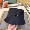 Высококачественная бренда Street Cap Fashion Baseball Cap мужская женская спортивная кармана черно-белая цветовая карта Тип регулируемой шляпы 2023 Новый запас